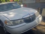 Lincoln Town Car 2000 года за 700 000 тг. в Астана