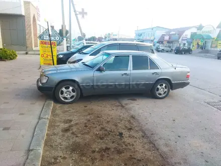 Mercedes-Benz E 220 1993 года за 1 800 000 тг. в Кордай