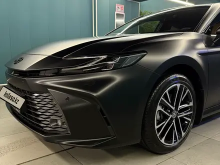 Toyota Camry 2025 года за 22 800 000 тг. в Алматы