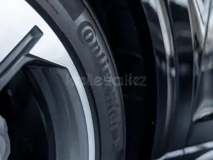 Audi Q8 55 TFSI Quattro Design 2025 года за 53 090 000 тг. в Алматы – фото 12
