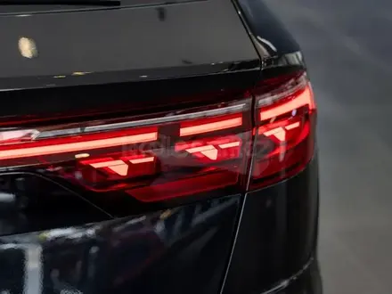 Audi Q8 55 TFSI Quattro Design 2025 года за 53 090 000 тг. в Алматы – фото 18