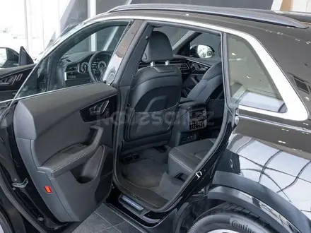 Audi Q8 55 TFSI Quattro Design 2025 года за 53 090 000 тг. в Алматы – фото 24