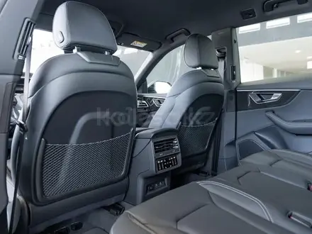 Audi Q8 55 TFSI Quattro Design 2025 года за 53 090 000 тг. в Алматы – фото 26
