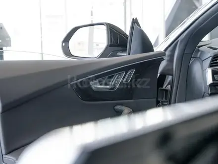 Audi Q8 55 TFSI Quattro Design 2025 года за 53 090 000 тг. в Алматы – фото 31