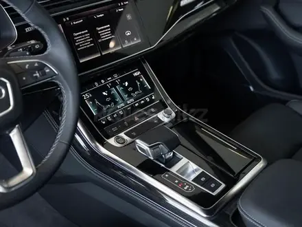 Audi Q8 55 TFSI Quattro Design 2025 года за 53 090 000 тг. в Алматы – фото 37