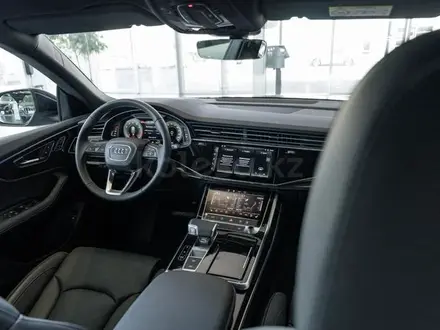 Audi Q8 55 TFSI Quattro Design 2025 года за 53 090 000 тг. в Алматы – фото 39