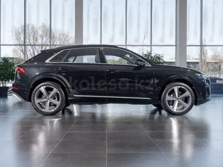 Audi Q8 55 TFSI Quattro Design 2025 года за 53 090 000 тг. в Алматы – фото 4