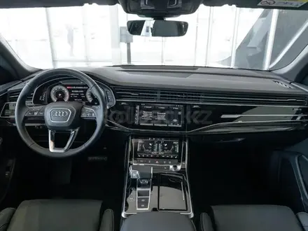 Audi Q8 55 TFSI Quattro Design 2025 года за 53 090 000 тг. в Алматы – фото 40
