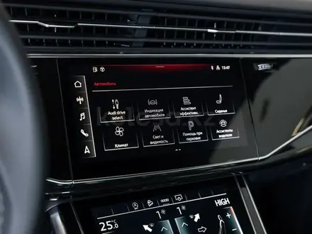 Audi Q8 55 TFSI Quattro Design 2025 года за 53 090 000 тг. в Алматы – фото 44