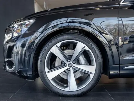 Audi Q8 55 TFSI Quattro Design 2025 года за 53 090 000 тг. в Алматы – фото 9
