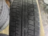 Резина RunFlat Bridgestone 225/55/17 за 50 000 тг. в Алматы