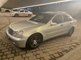 Mercedes-Benz C 180 2002 года за 4 800 000 тг. в Астана