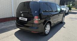 Volkswagen Touran 2010 года за 4 200 000 тг. в Тараз – фото 3
