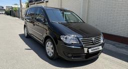 Volkswagen Touran 2010 года за 4 200 000 тг. в Тараз
