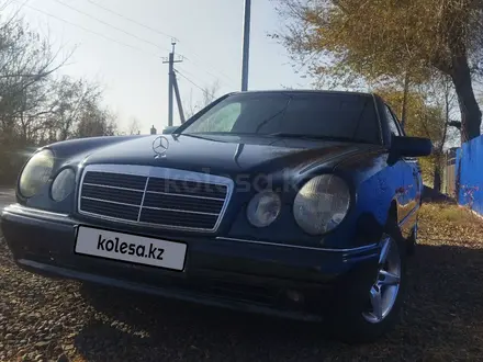 Mercedes-Benz E 200 1996 года за 2 100 000 тг. в Караганда