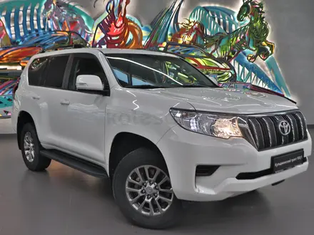 Toyota Land Cruiser Prado 2019 года за 18 790 000 тг. в Алматы – фото 3