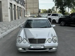 Mercedes-Benz E 320