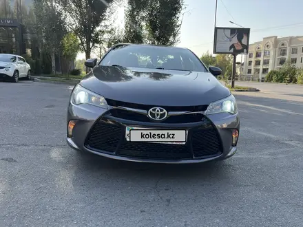 Toyota Camry 2016 года за 9 700 000 тг. в Алматы – фото 2