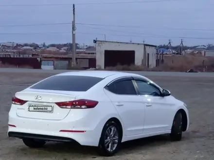 Hyundai Elantra 2018 года за 8 100 000 тг. в Атырау – фото 7