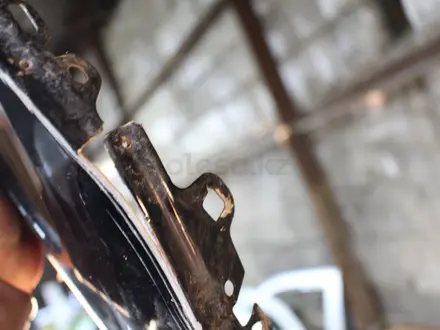 Крыло переднее правое BMW F10 за 15 000 тг. в Караганда – фото 3