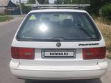 Volkswagen Passat 1995 года за 1 700 000 тг. в Тараз – фото 2