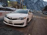 Toyota Camry 2013 года за 6 000 000 тг. в Актобе – фото 2