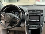 Toyota Camry 2015 года за 10 500 000 тг. в Жанаозен – фото 4