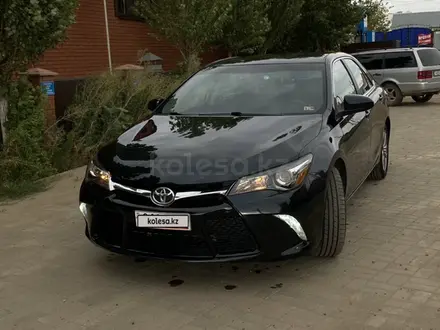 Toyota Camry 2016 года за 5 690 000 тг. в Актобе – фото 3