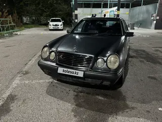 Mercedes-Benz E 230