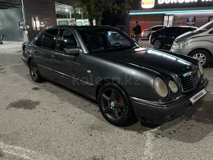 Mercedes-Benz E 230 1995 года за 1 850 000 тг. в Шымкент – фото 3