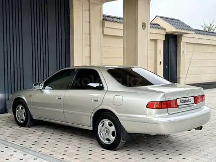 Toyota Camry 2000 года за 6 250 000 тг. в Шымкент – фото 3