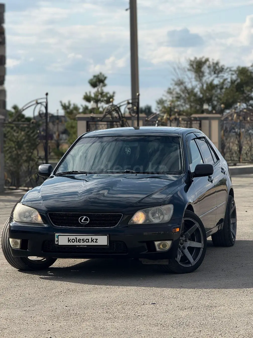 Lexus is-300, 2001