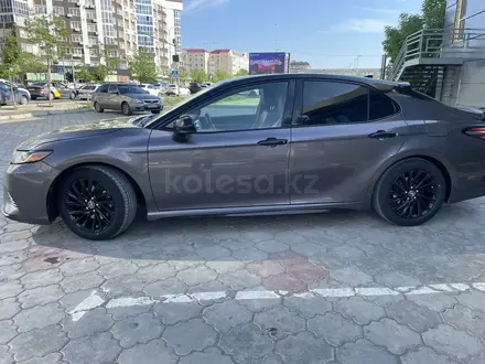 Toyota Camry 2021 года за 12 000 000 тг. в Атырау – фото 4
