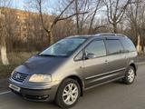 Volkswagen Sharan 2008 года за 1 500 000 тг. в Уральск – фото 2