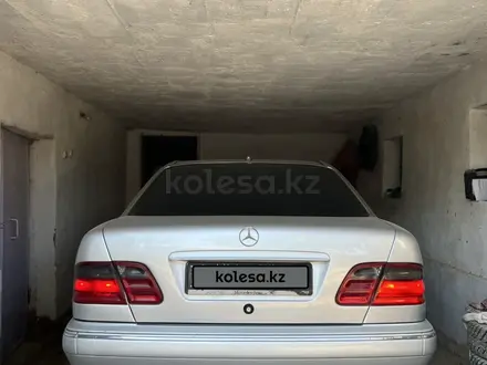 Mercedes-Benz E 240 2000 года за 5 000 000 тг. в Астана – фото 15