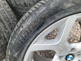 Комплект колёс на bmw x5 разноразмерные на летней резине б/у за 399 000 тг. в Костанай – фото 4