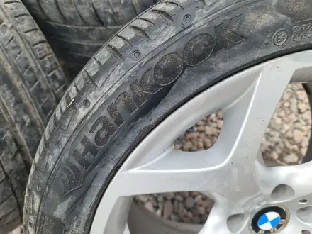 Комплект колёс на bmw X6, х5 разноразмерные на летней резине б/у за 369 000 тг. в Костанай – фото 4