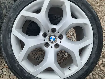 Комплект колёс на bmw X6, х5 разноразмерные на летней резине б/у за 369 000 тг. в Костанай – фото 7