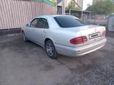 Mercedes-Benz E 200 1996 года за 3 000 000 тг. в Уральск – фото 4