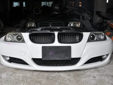 BMW E90 бампер передний за 100 000 тг. в Астана