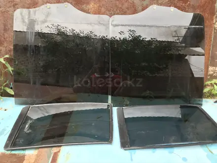 Задние стекло, Форточки Mitsubishi Pajero за 30 000 тг. в Алматы – фото 3