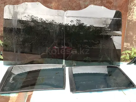 Задние стекло, Форточки Mitsubishi Pajero за 30 000 тг. в Алматы – фото 2