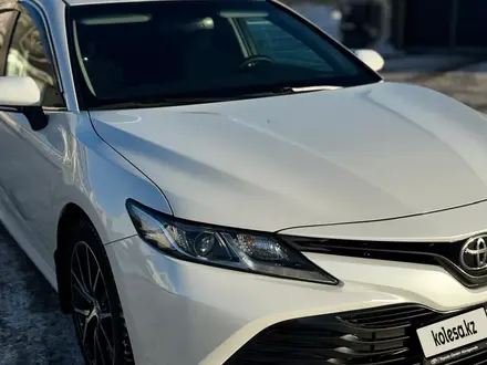 Toyota Camry 2018 года за 11 800 000 тг. в Караганда