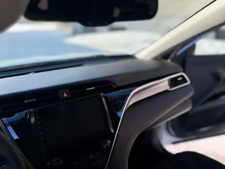 Toyota Camry 2018 года за 11 800 000 тг. в Караганда – фото 13