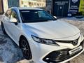 Toyota Camry 2018 года за 11 800 000 тг. в Караганда – фото 2