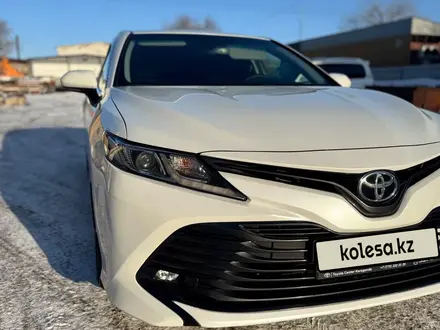 Toyota Camry 2018 года за 11 800 000 тг. в Караганда – фото 4