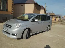 Toyota ISis, 2010