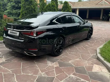 Lexus ES 350 2022 года за 29 000 000 тг. в Алматы – фото 5