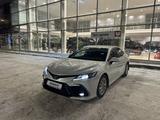 Toyota Camry 2021 года за 16 300 000 тг. в Астана – фото 2