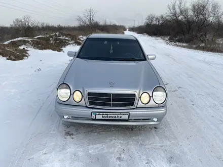 Mercedes-Benz E 200 1995 года за 3 500 000 тг. в Павлодар